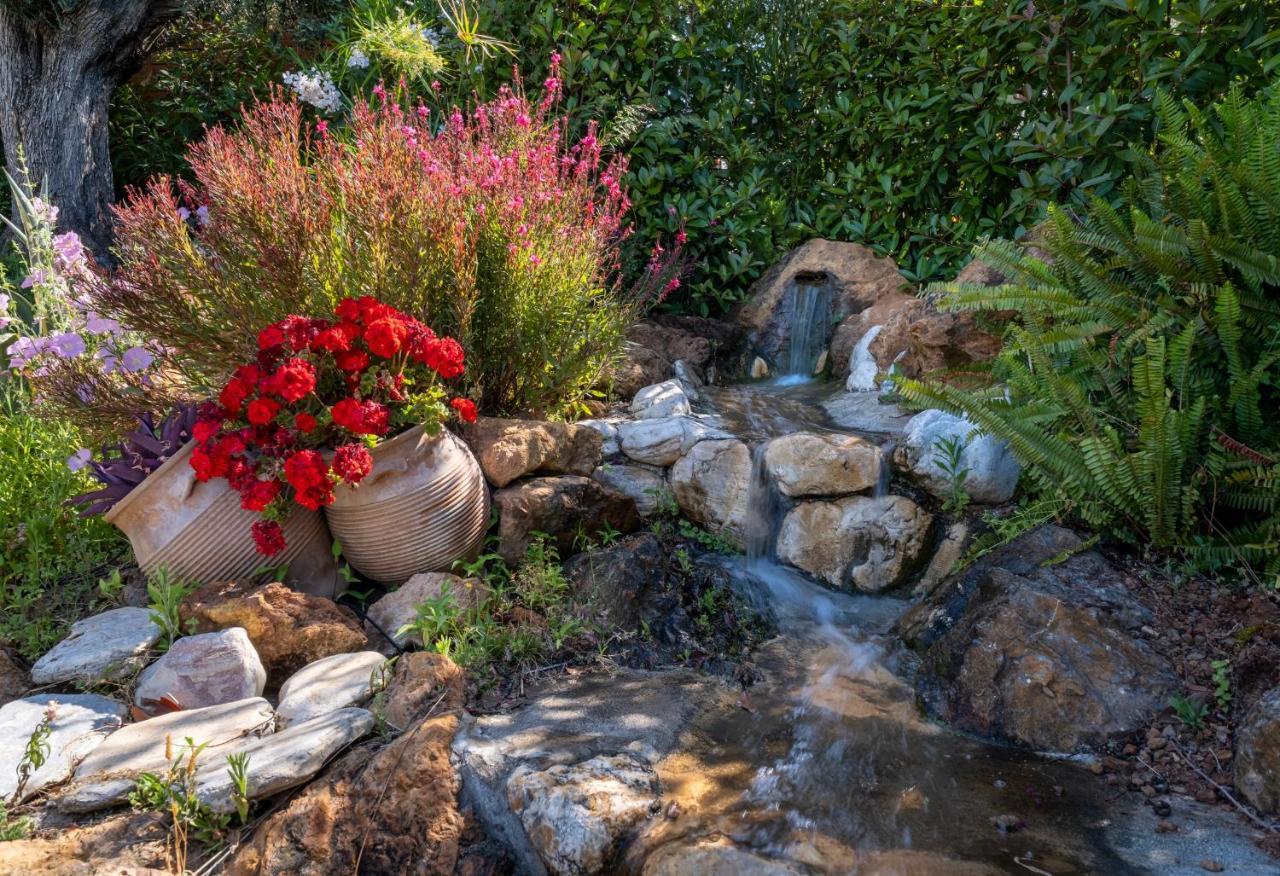 Iakovakis Suites & Spa Koropi Buitenkant foto